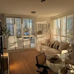 Surfers Paradise - Beachfront Apartment