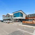 Surfers Paradise - Beachfront Apartment