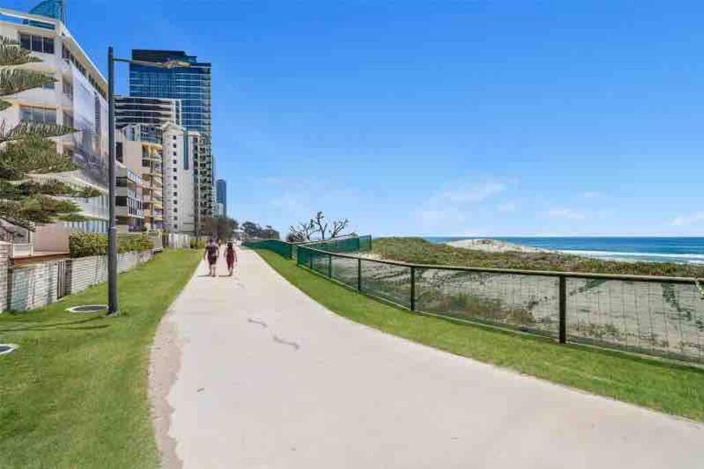 Surfers Paradise - Beachfront Gold Coast