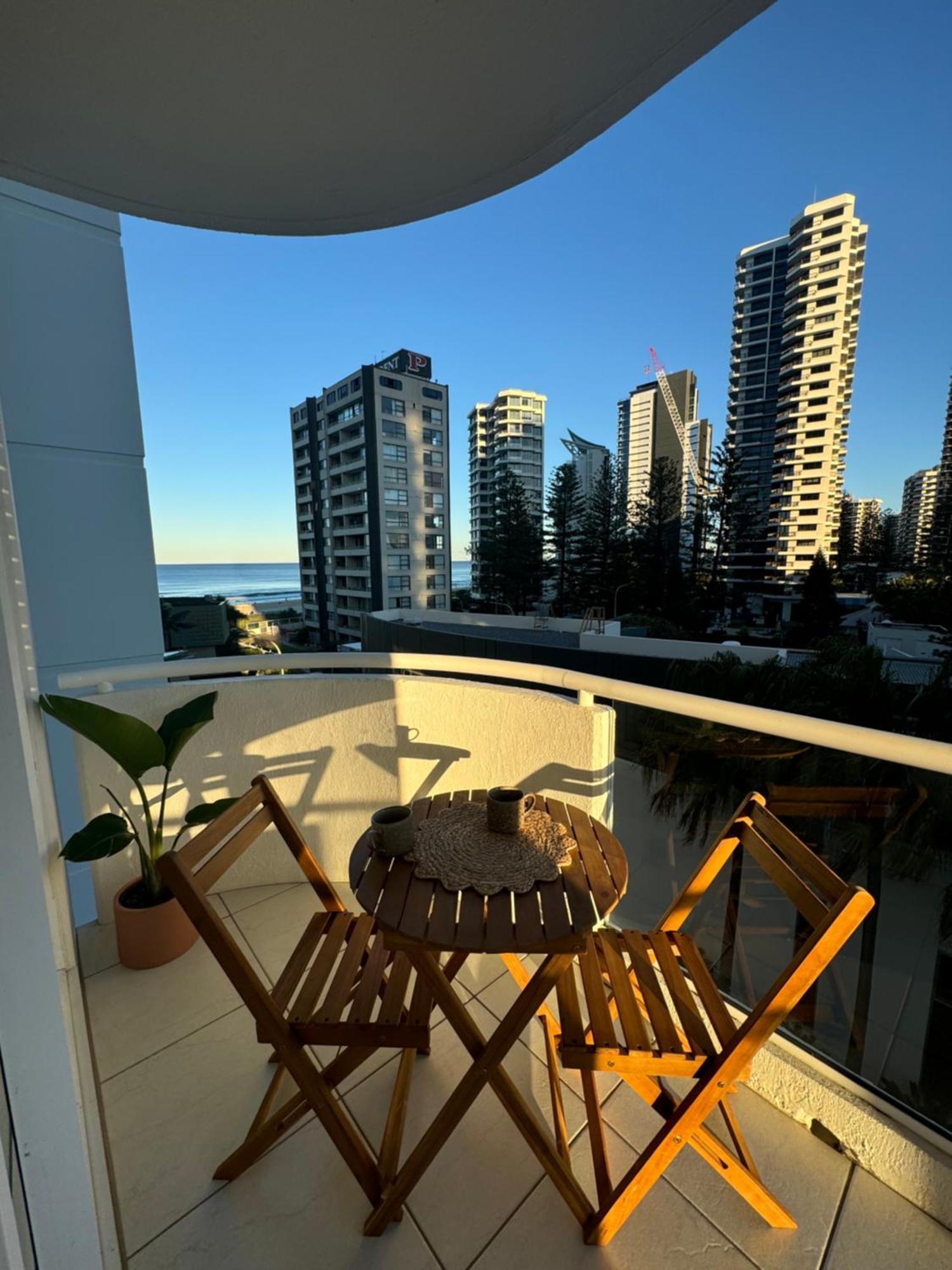 Apartment Surfers Paradise - Beachfront *