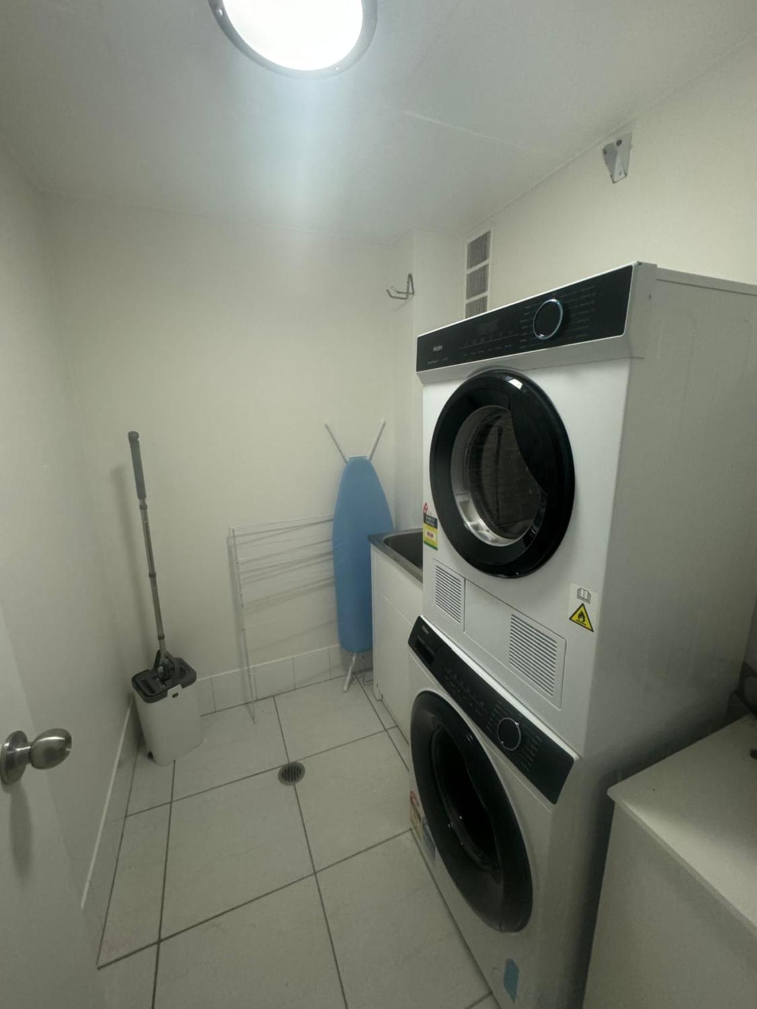 Surfers Paradise - Beachfront * Gold Coast