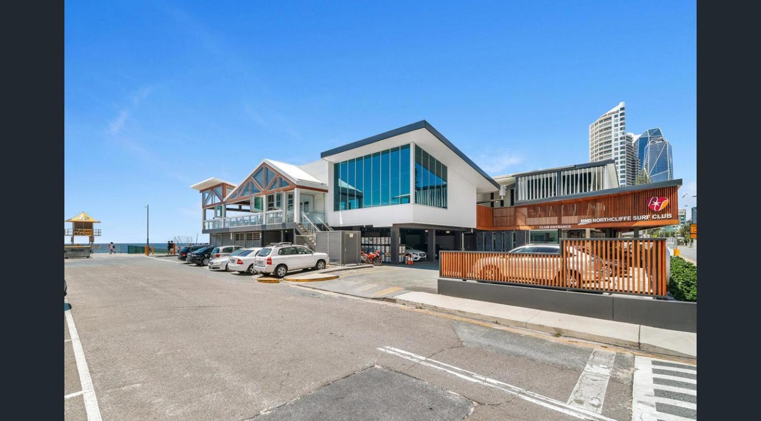 Surfers Paradise - Beachfront Apartment *