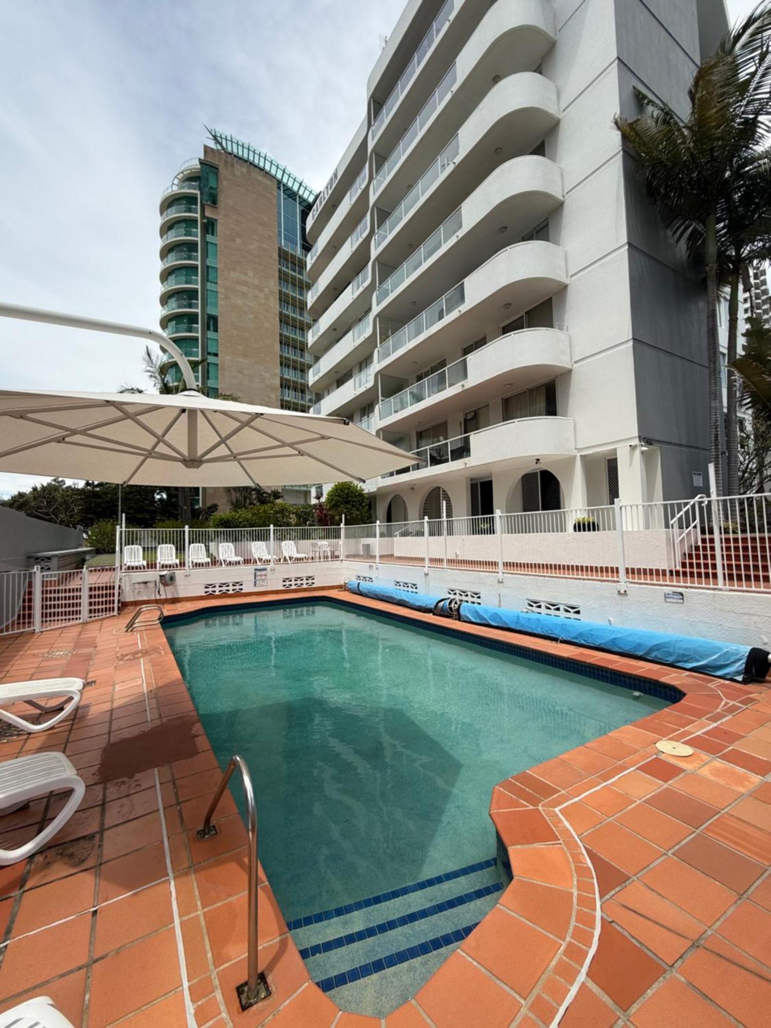 Surfers Paradise - Beachfront Apartment